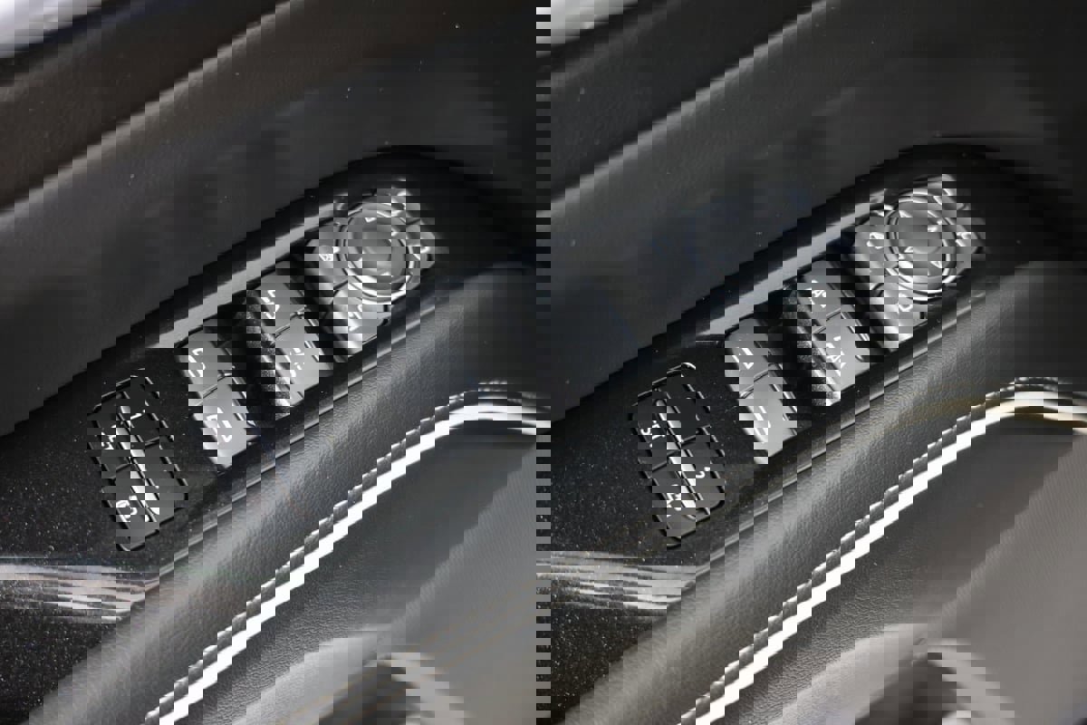 Used 2022 Cadillac Escalade Premium Luxury image 24