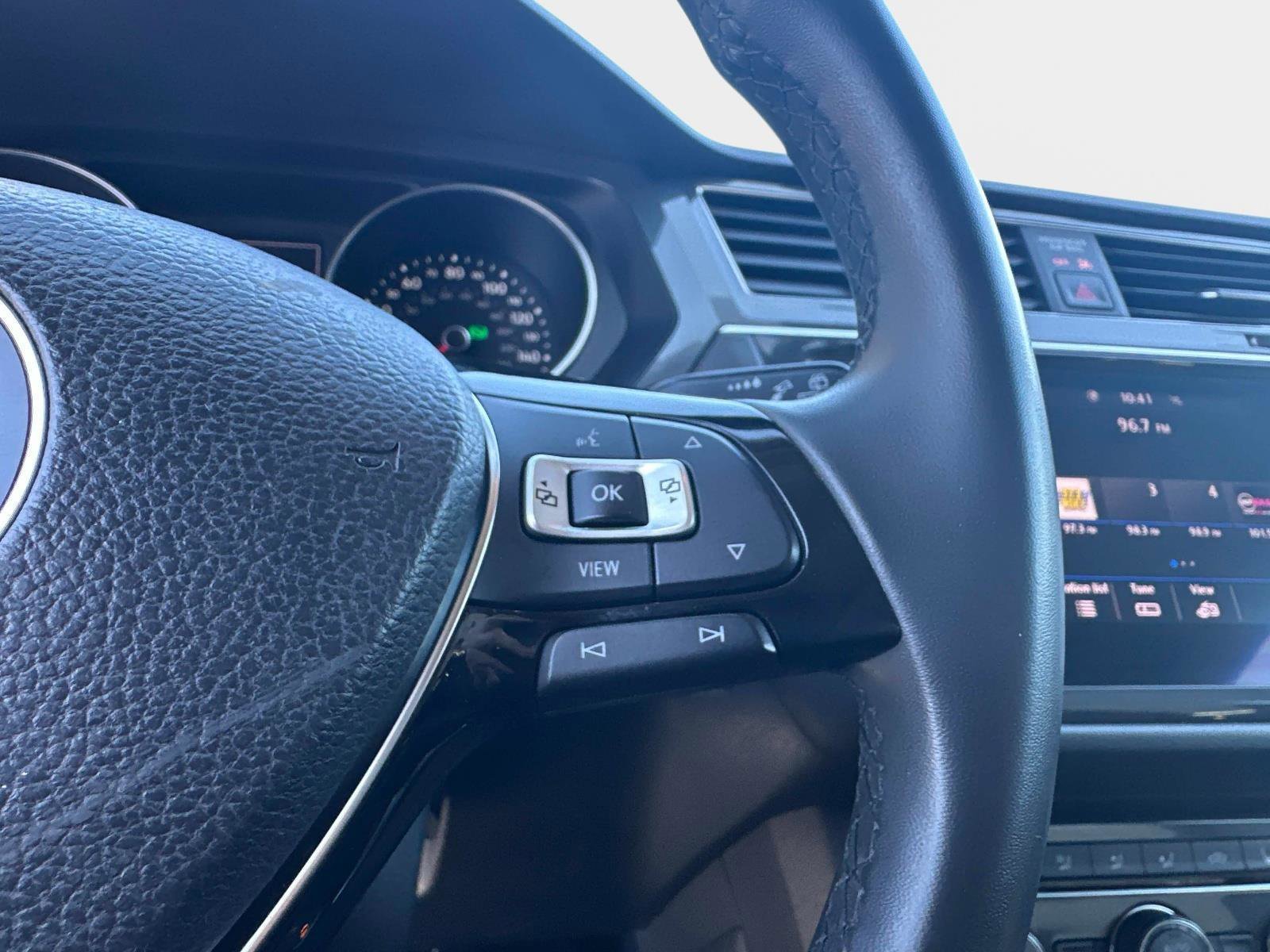 Used 2020 Volkswagen Tiguan SE image 26