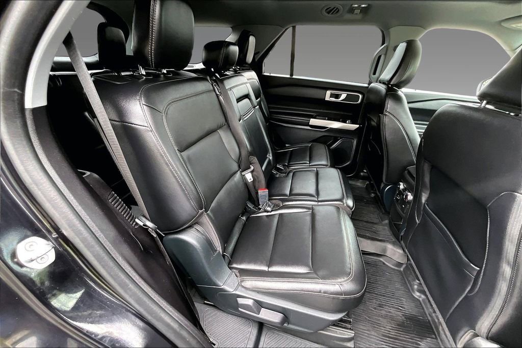 Used 2021 Ford Explorer XLT AWD/4WD image 16