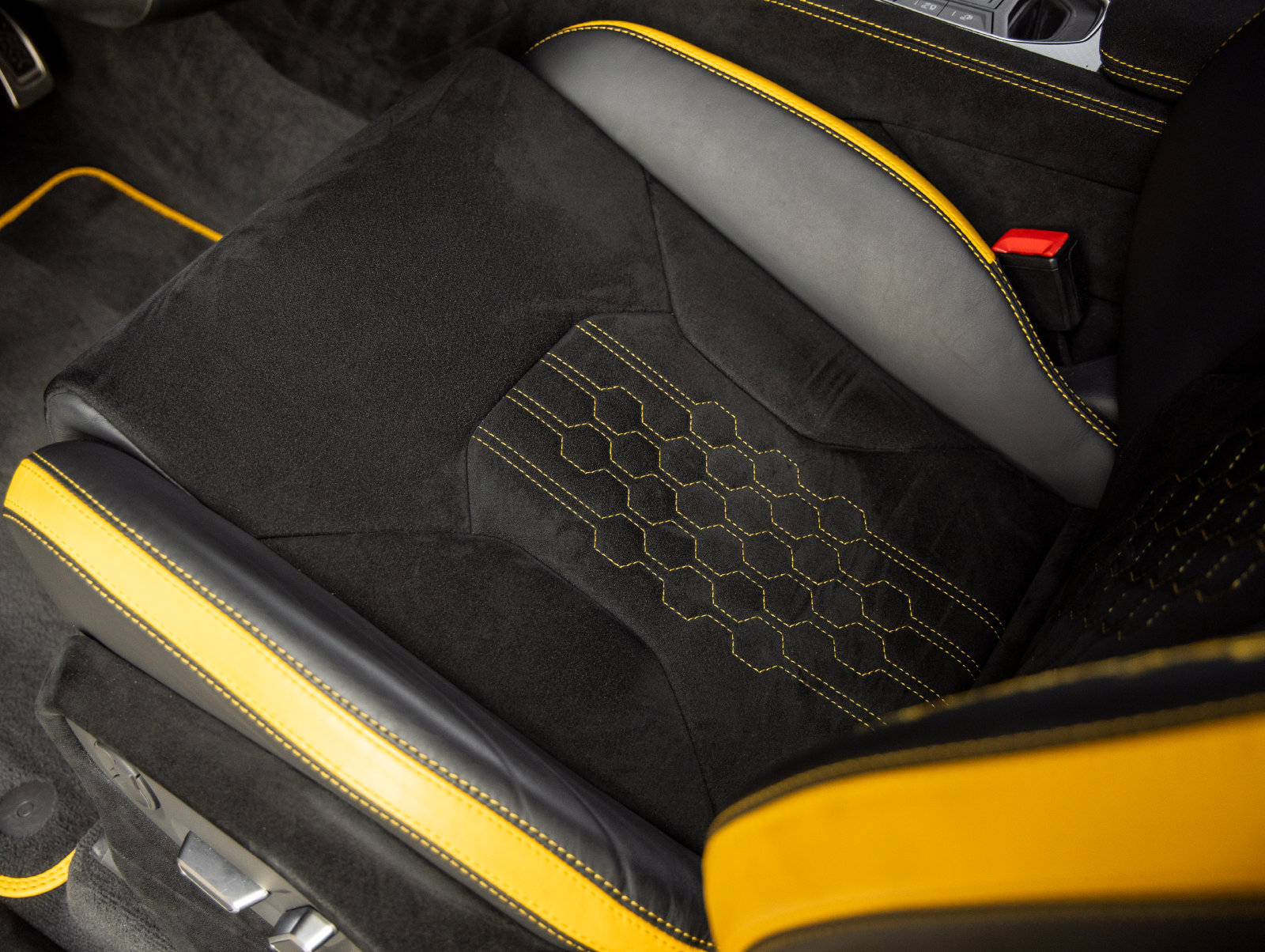 Used 2024 Lamborghini Urus Performante AWD/4WD image 28