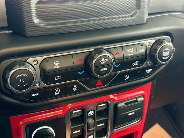 Used 2020 Jeep Wrangler Unlimited Sahara AWD/4WD image 16