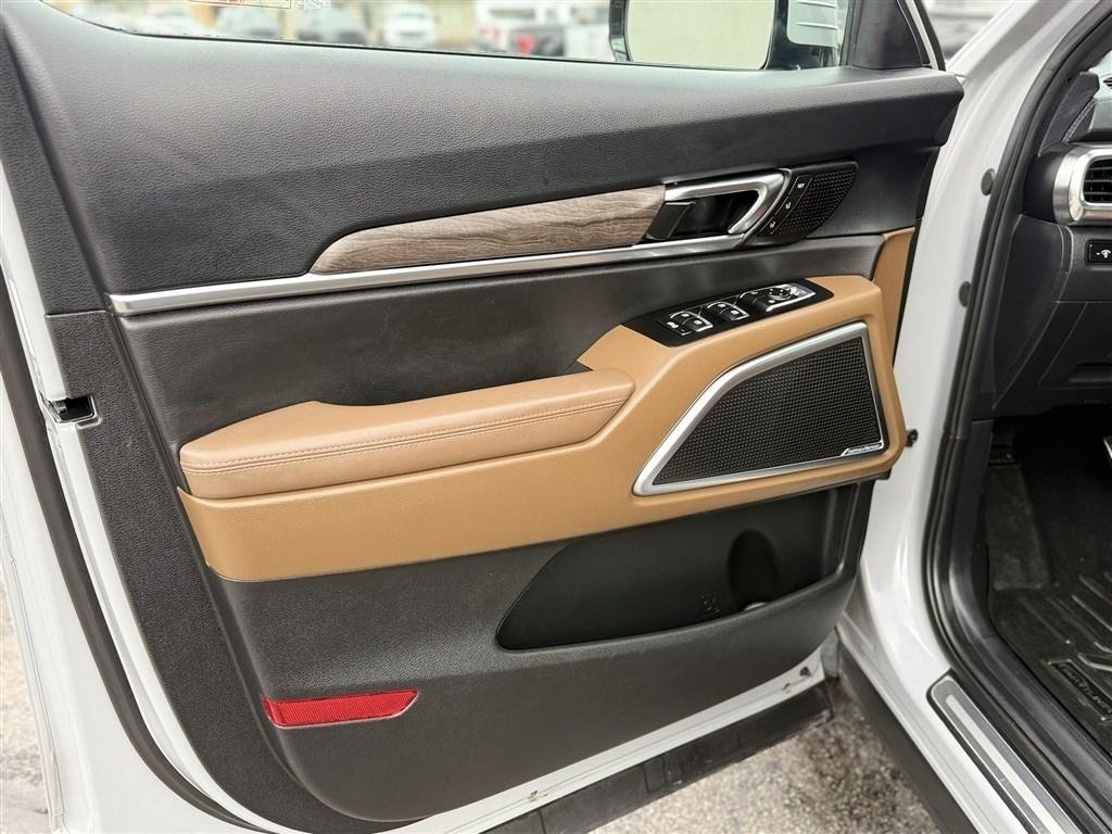 Used 2022 Kia Telluride SX w/ SX Prestige Package image 19