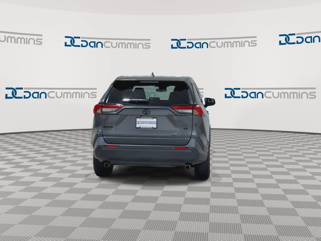 Used 2022 Toyota RAV4 LE FWD image 7