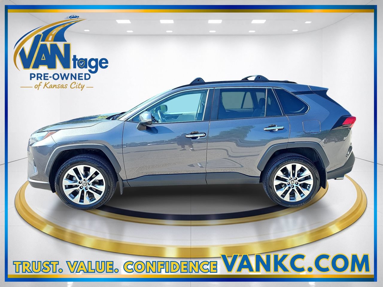 Used 2022 Toyota RAV4 Limited AWD/4WD image 10