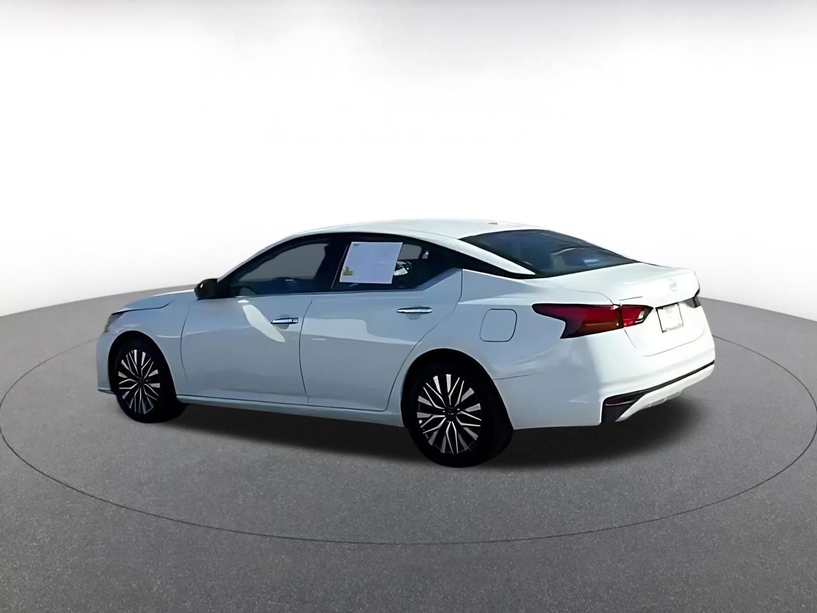 Used 2025 Nissan Altima 2.5 SV image 8