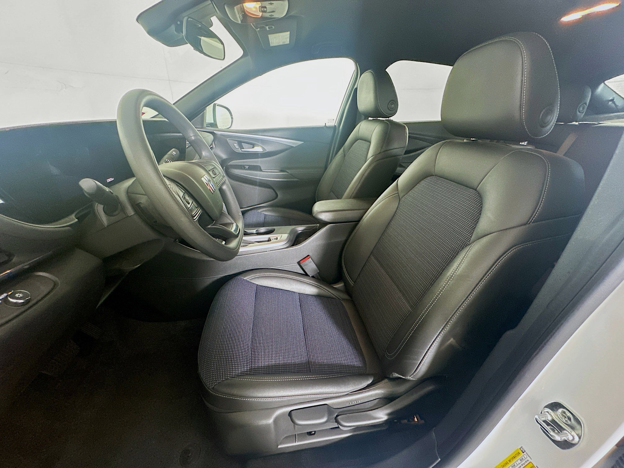 Used 2025 Buick Envista Preferred FWD image 13