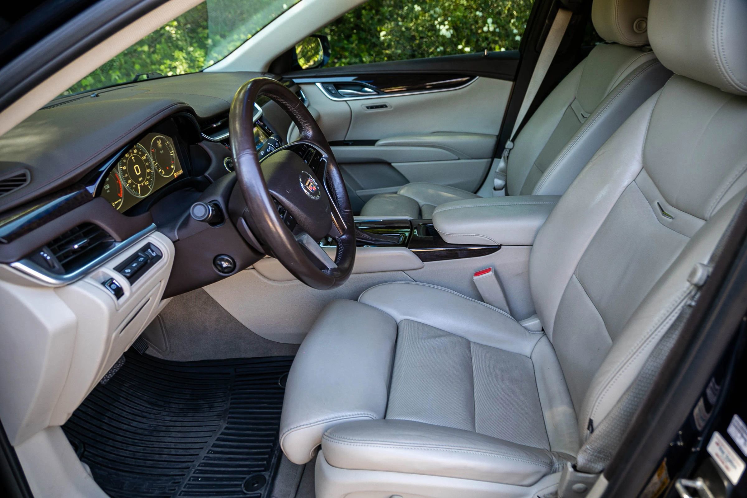 Used 2015 Cadillac XTS Premium FWD image 31