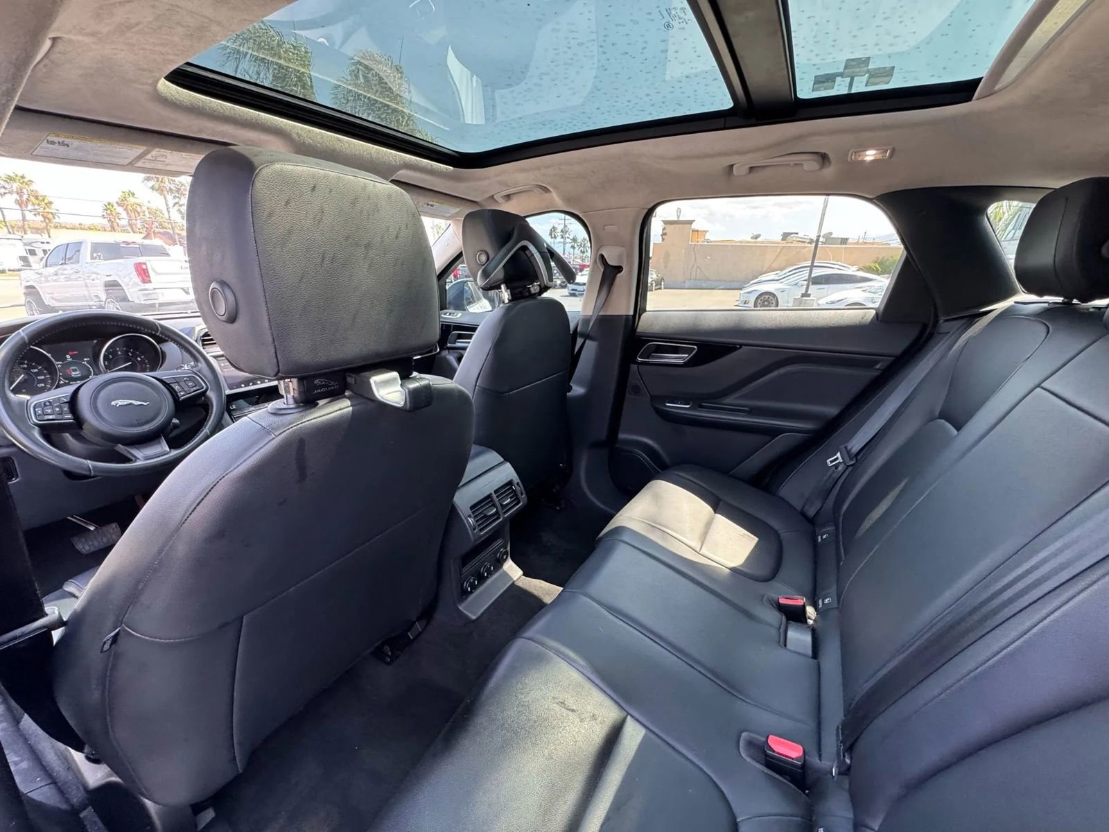 Used 2020 Jaguar F-PACE Premium image 29