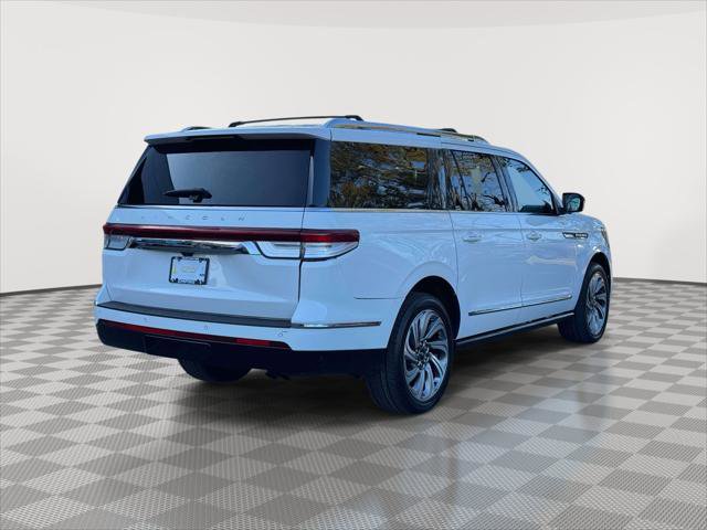 Used 2022 Lincoln Navigator L Reserve AWD/4WD image 7