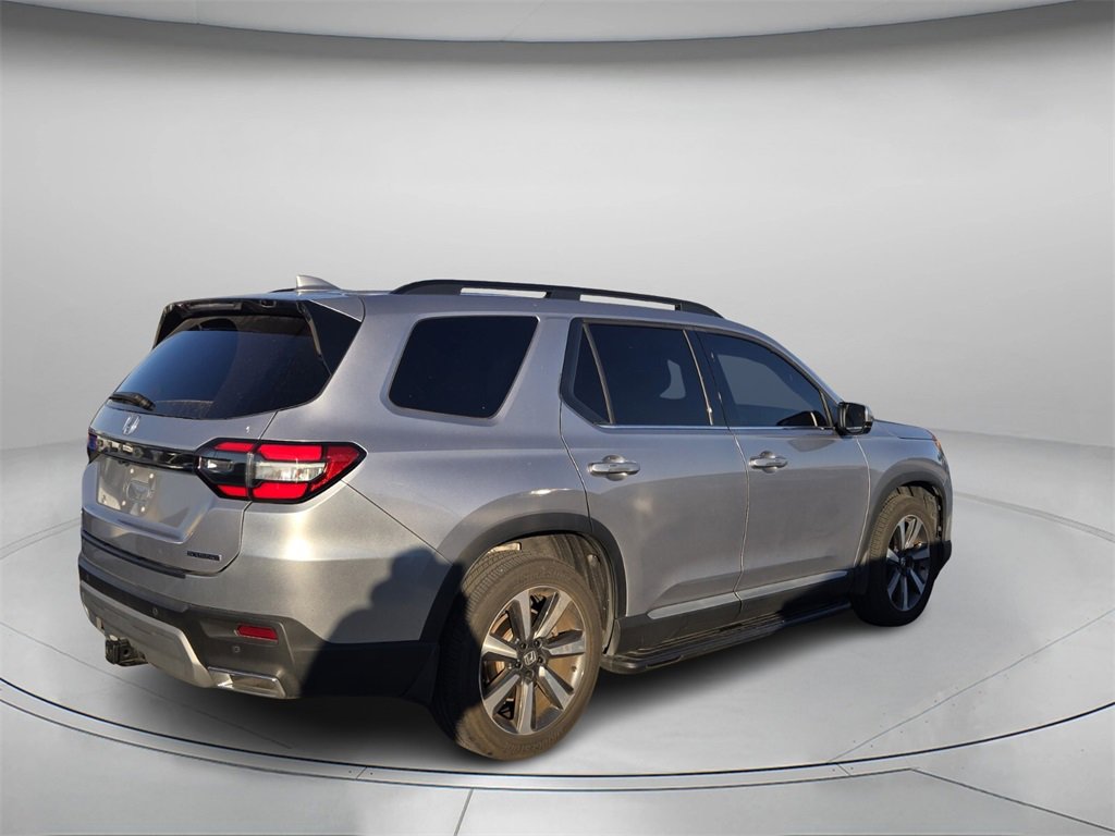 Used 2023 Honda Pilot Touring image 4