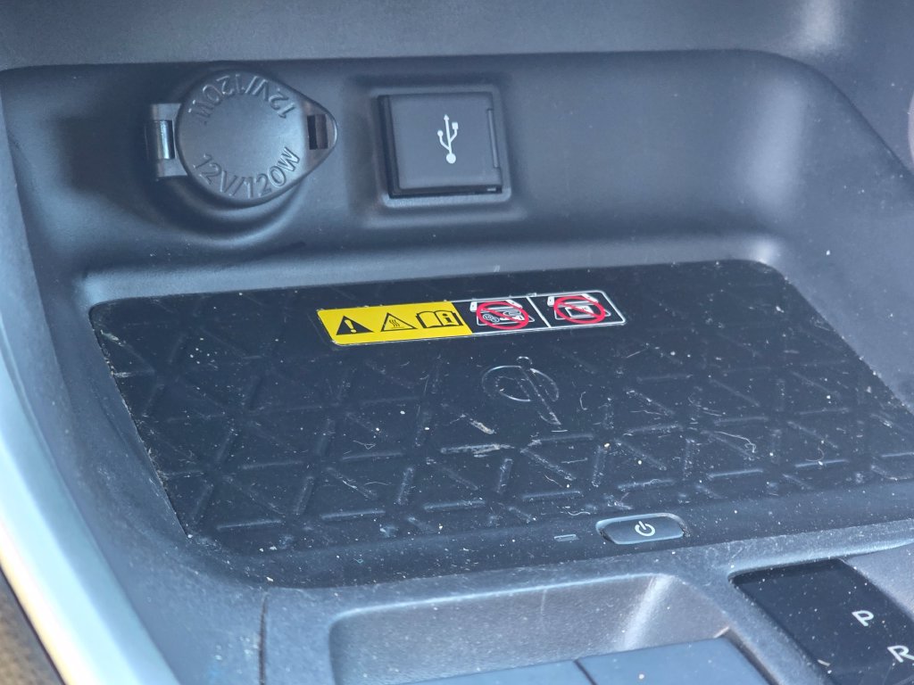 Used 2022 Toyota RAV4 XLE Premium AWD/4WD image 25