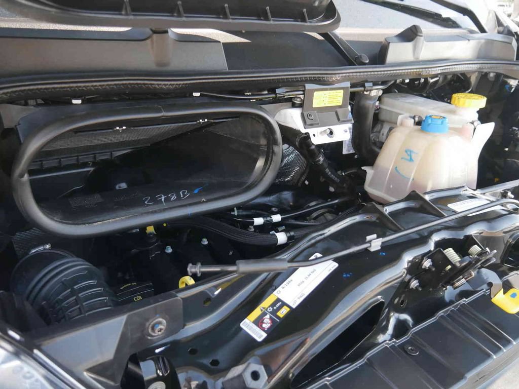 Used 2025 RAM ProMaster 2500 FWD image 12