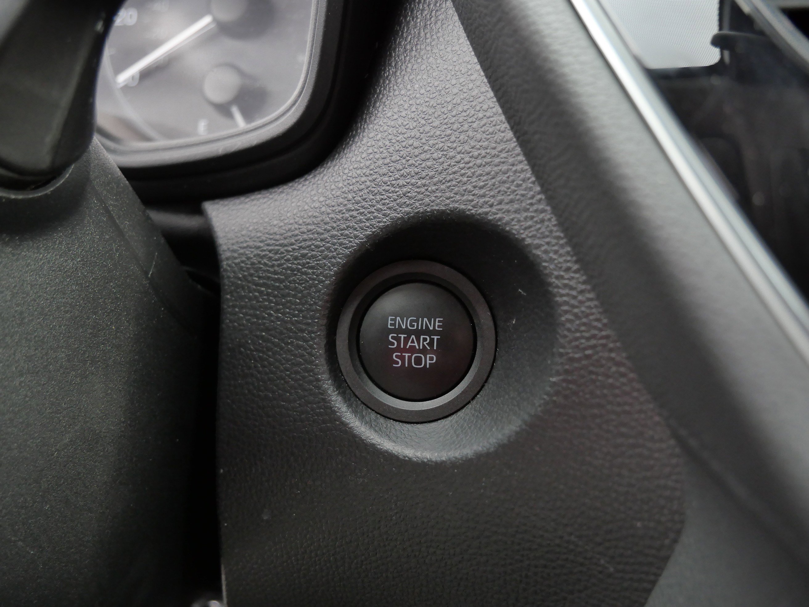 Certified 2025 Toyota Corolla Cross LE image 30