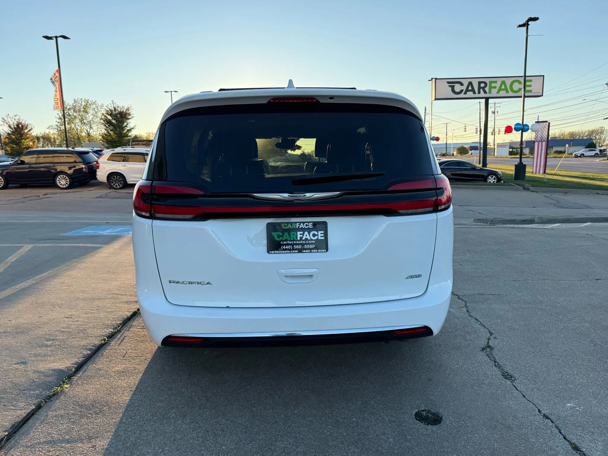 Used 2022 Chrysler Pacifica Touring-L image 11
