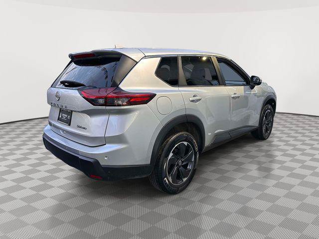Used 2024 Nissan Rogue SV AWD/4WD image 2
