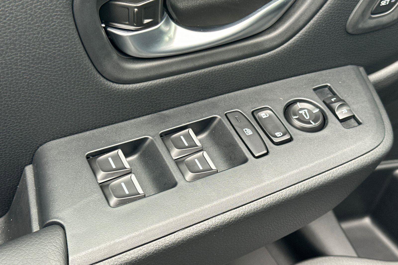 New 2025 Honda Pilot Touring image 12