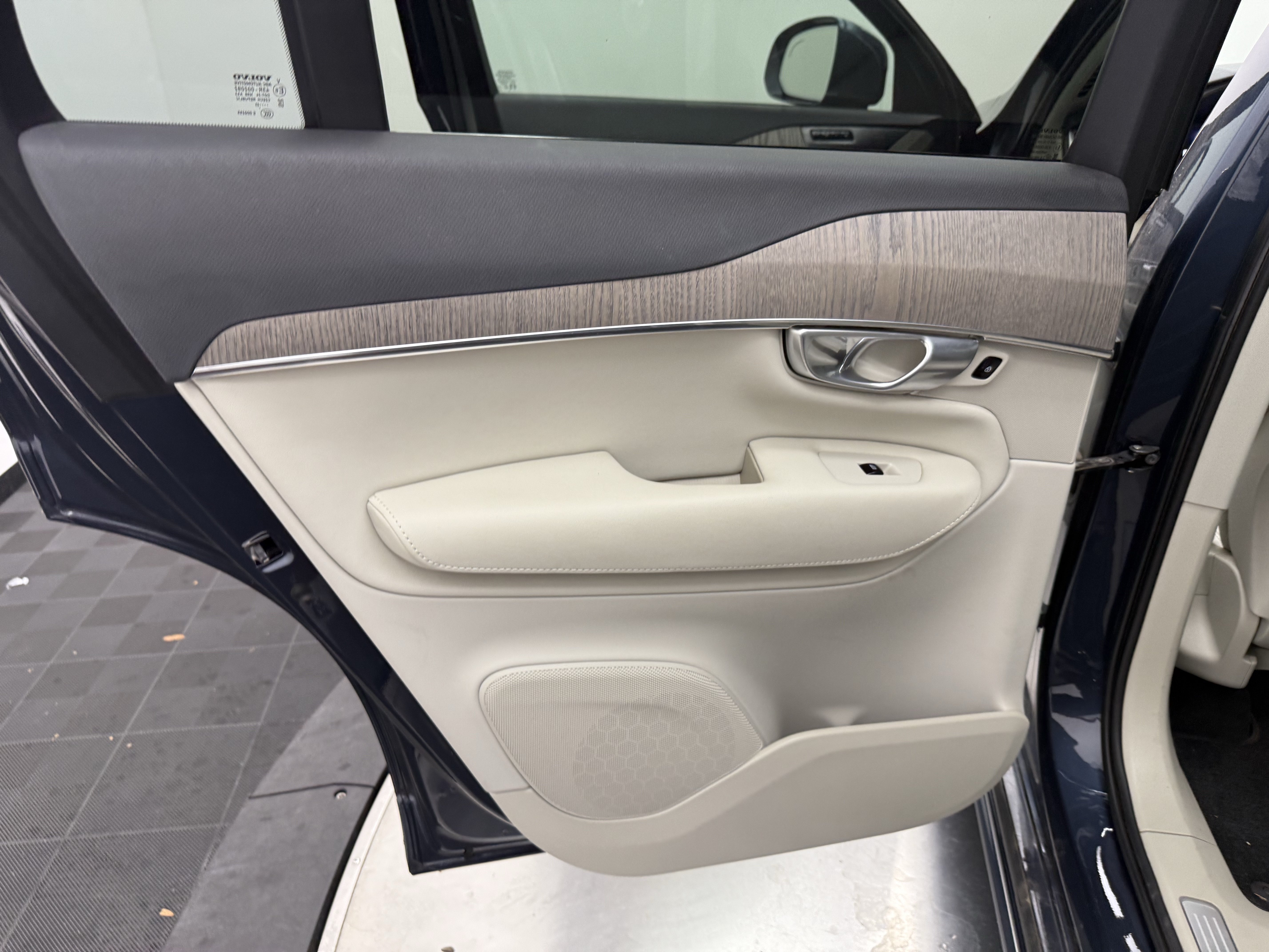 Certified 2023 Volvo XC90 B6 Plus w/ Protection Package Premier AWD/4WD image 23