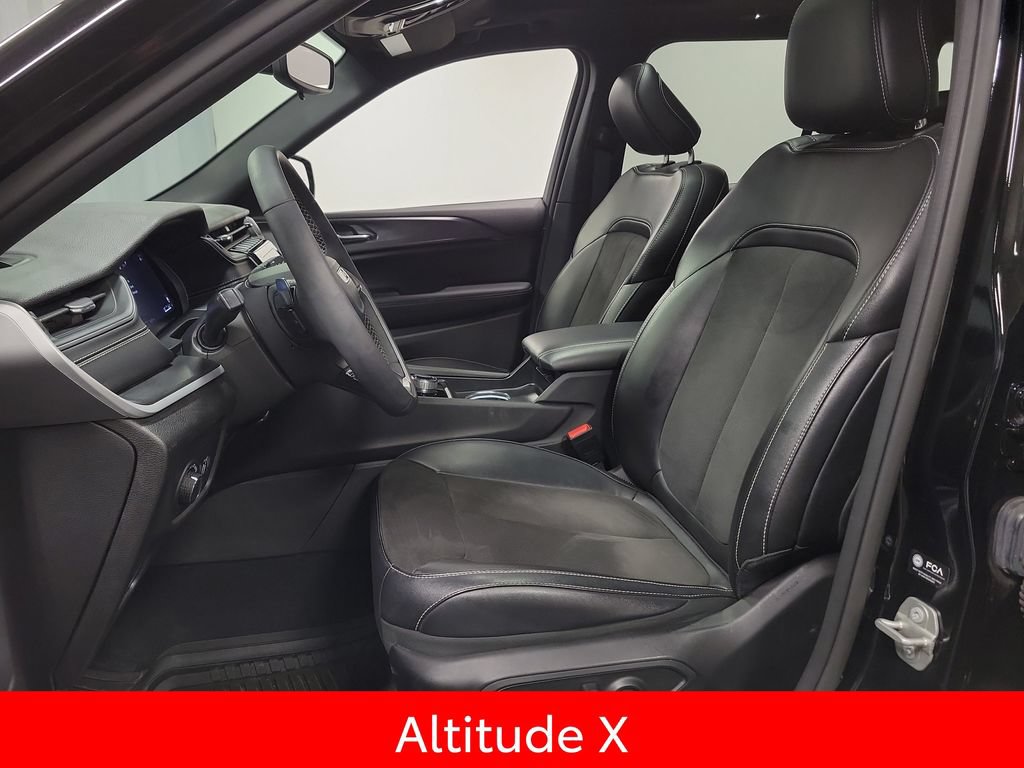 Used 2024 Jeep Grand Cherokee Altitude AWD/4WD image 13