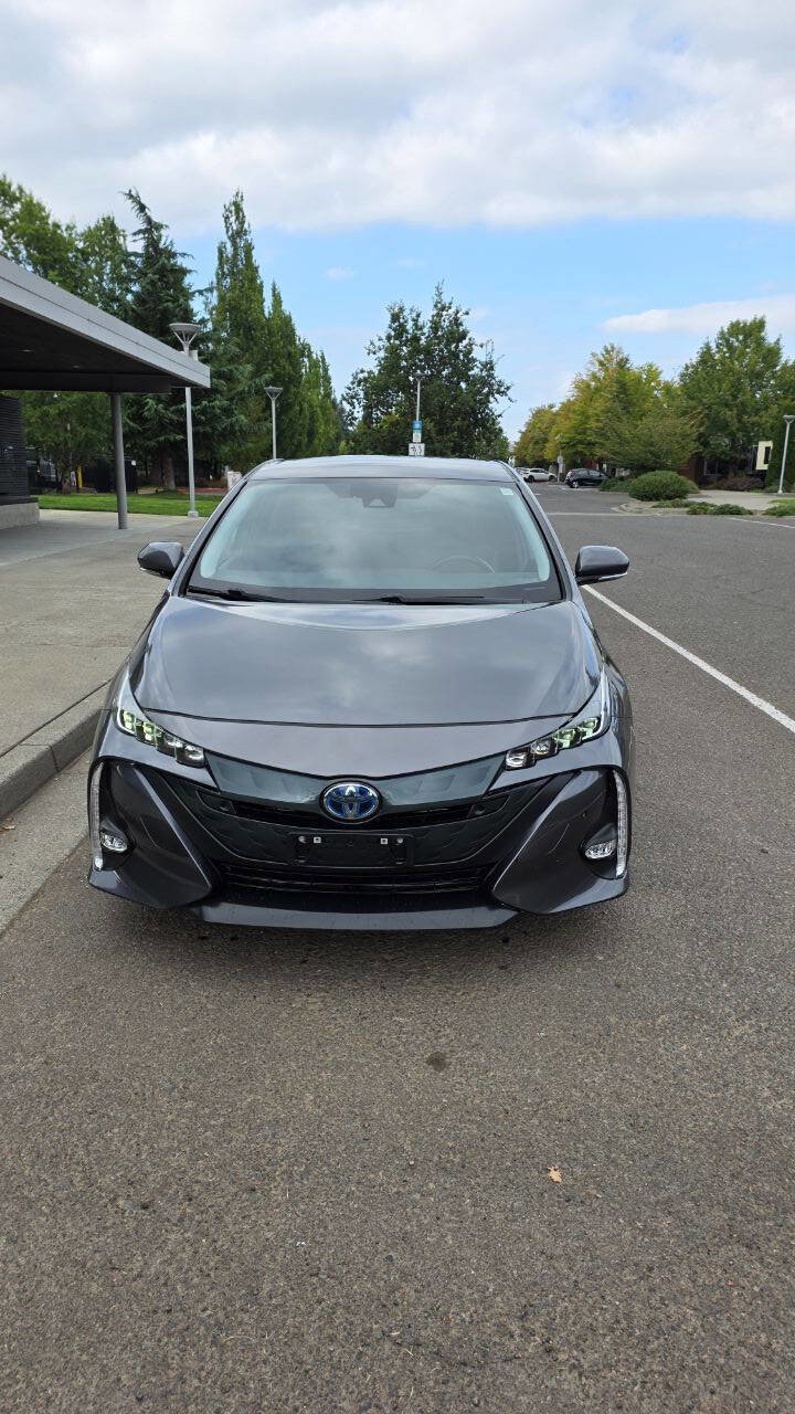 Used 2018 Toyota Prius Prime Advanced w/ Carpet Mat Package image 2