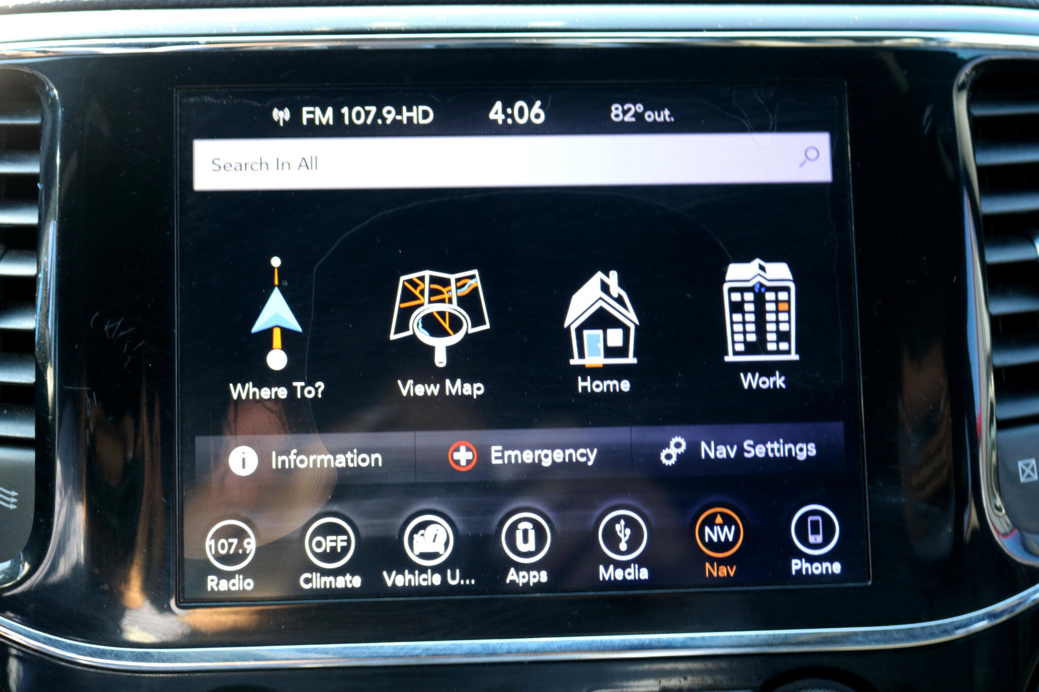 Used 2019 Jeep Grand Cherokee Altitude image 21