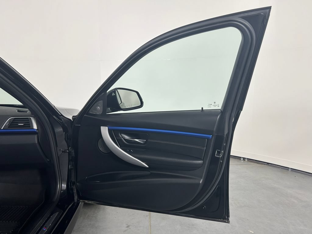 Used 2018 BMW 340i xDrive Sedan w/ Premium Package AWD/4WD image 24