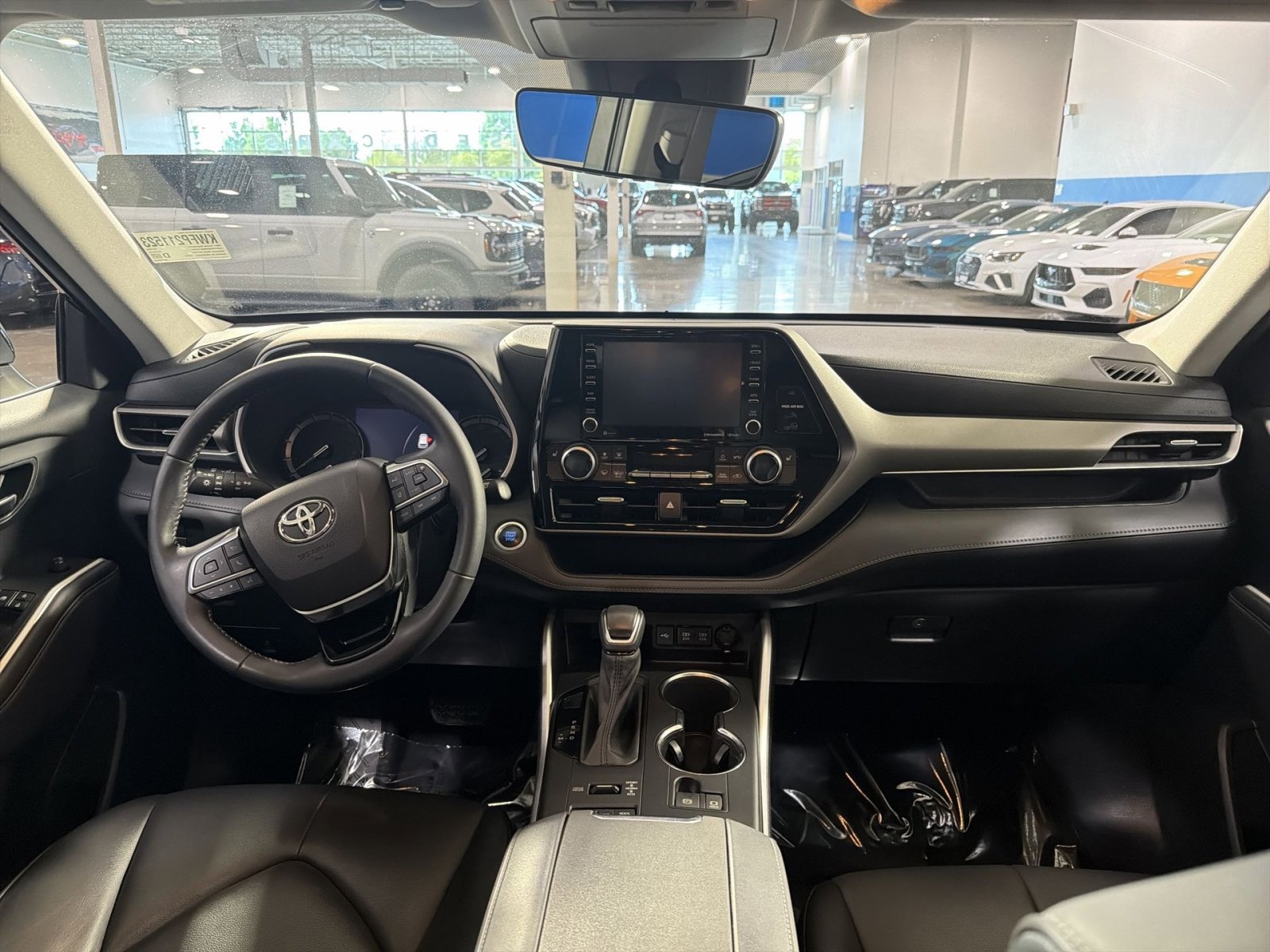 Used 2021 Toyota Highlander XLE AWD/4WD image 20