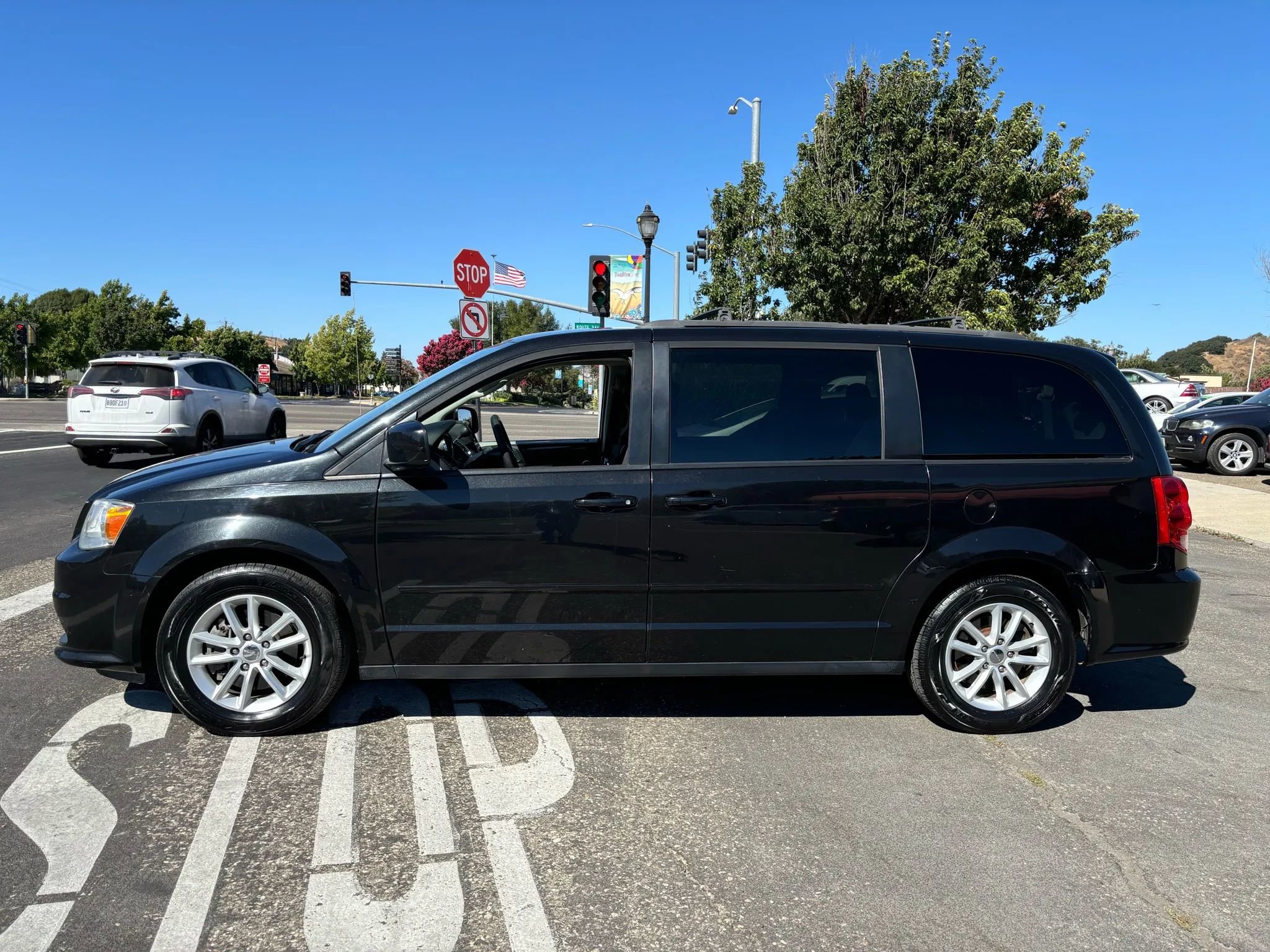 Used 2016 Dodge Grand Caravan SXT image 1