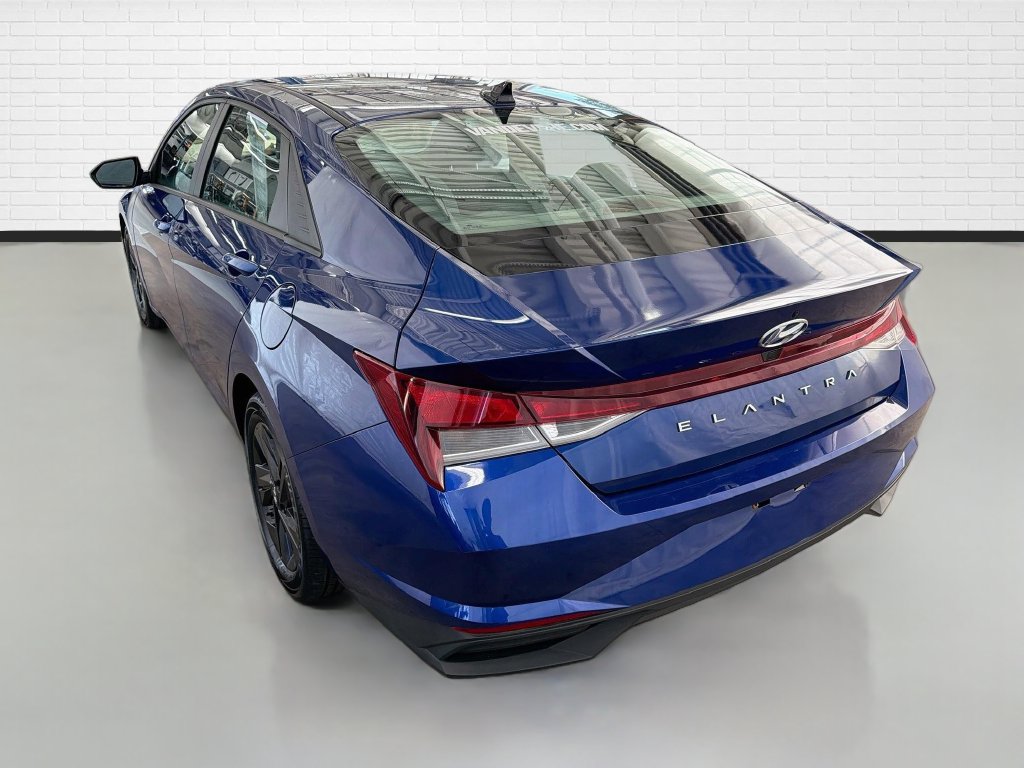 Used 2022 Hyundai Elantra SEL w/ Preferred Accessory Package FWD image 7