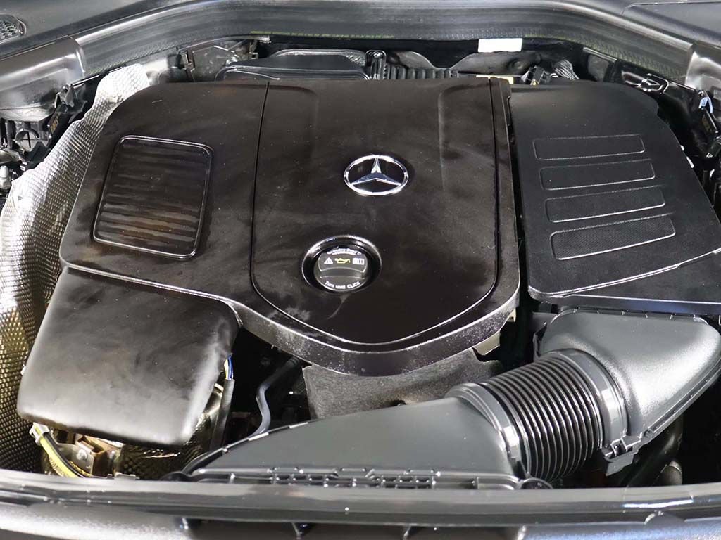 Used 2025 Mercedes-Benz GLC 350e 4MATIC image 18