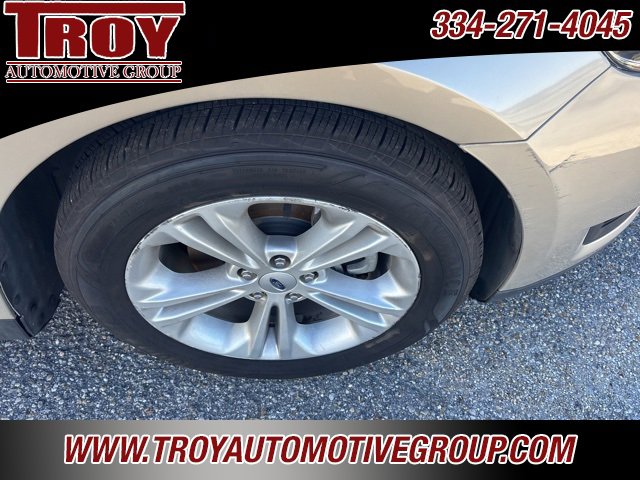 Used 2017 Ford Taurus SE image 17