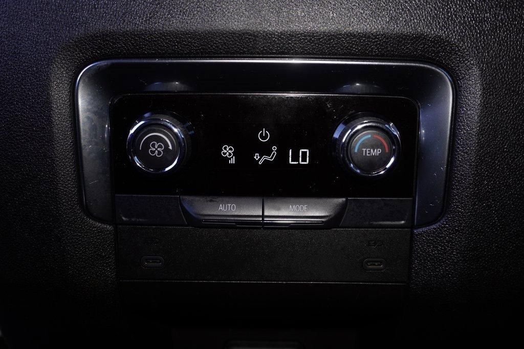 Used 2025 Chevrolet Suburban RST image 13