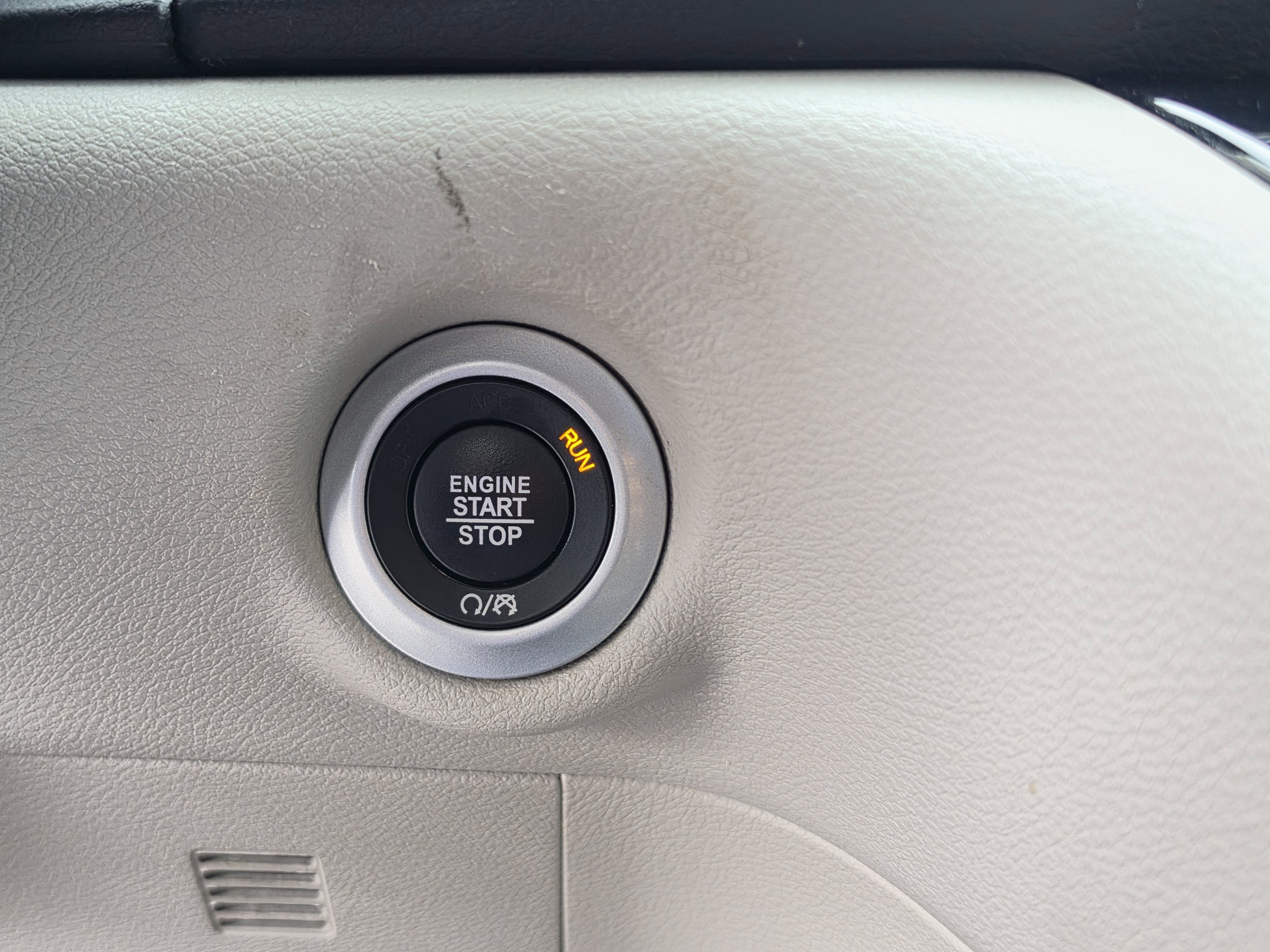 Used 2023 Chrysler Pacifica Touring-L FWD image 29