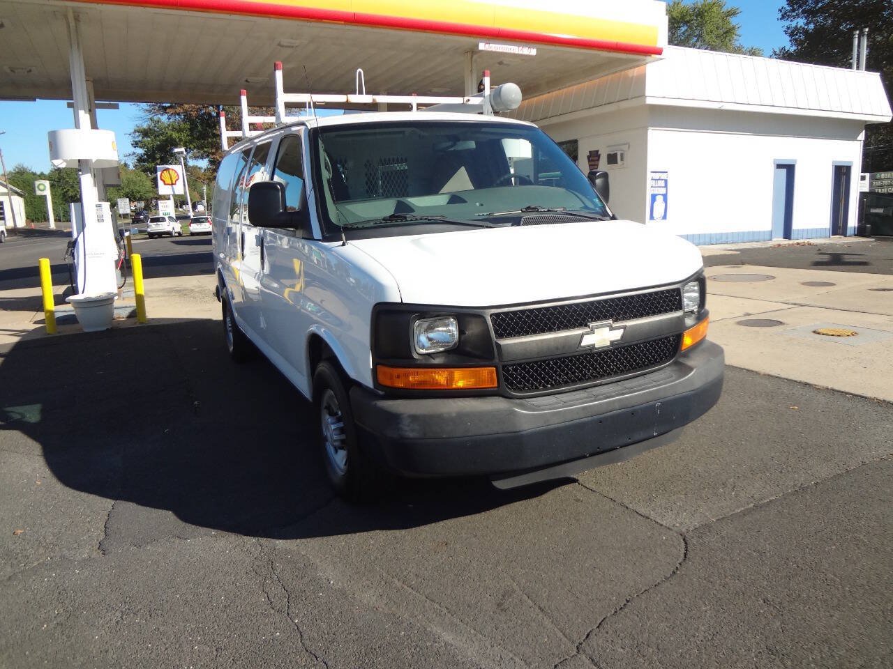 Used 2015 Chevrolet Express 2500 RWD image 6