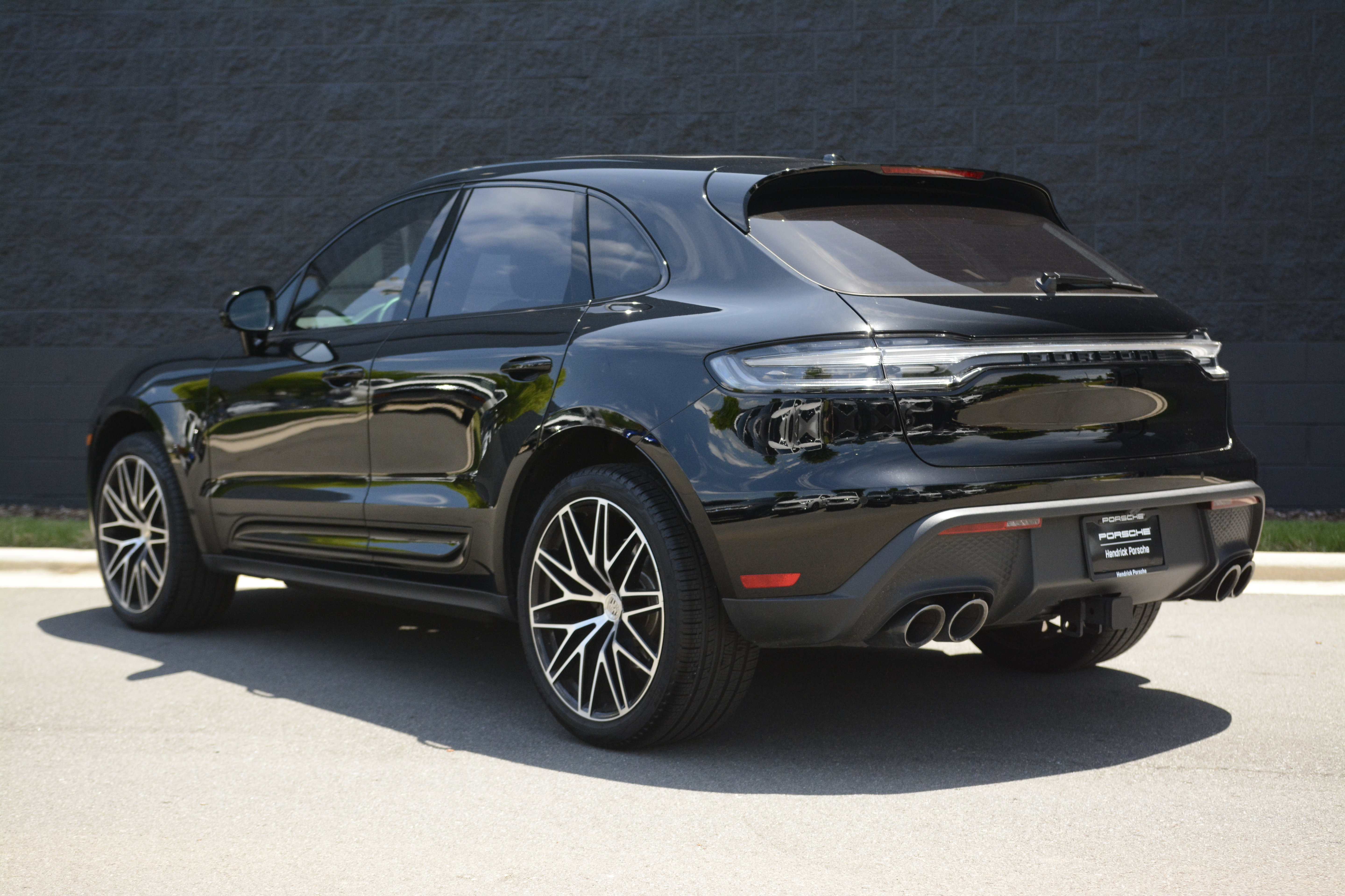 Certified 2026 Porsche Macan AWD/4WD image 3