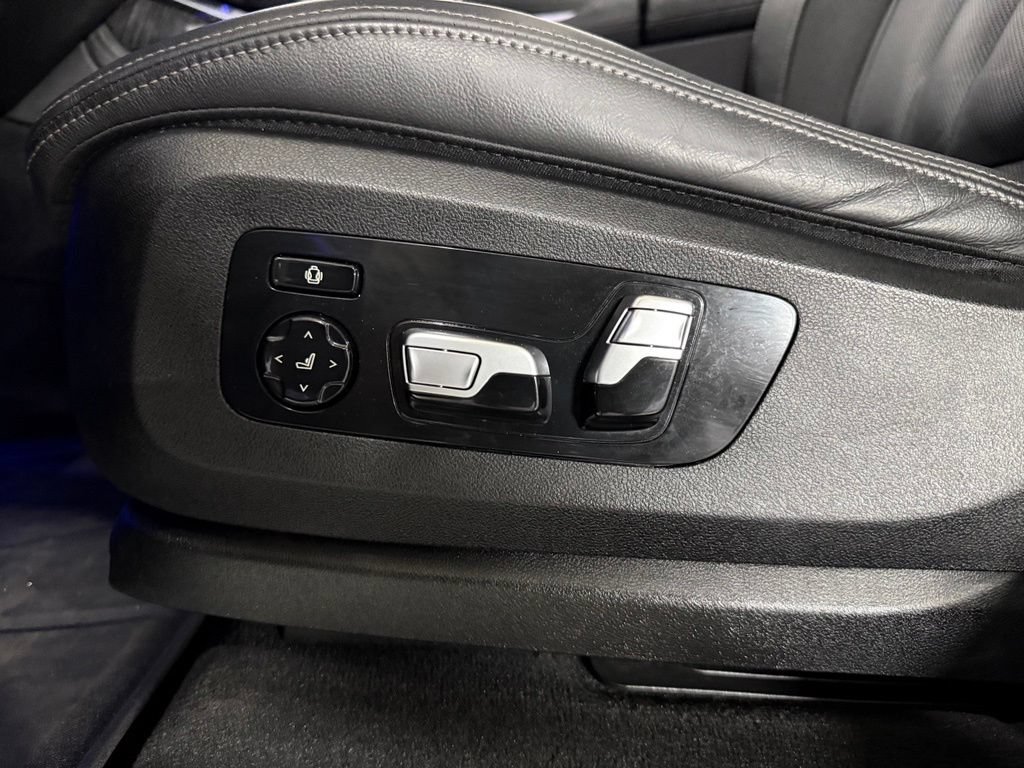 Used 2022 BMW X7 xDrive40i w/ M Sport Package AWD/4WD image 17