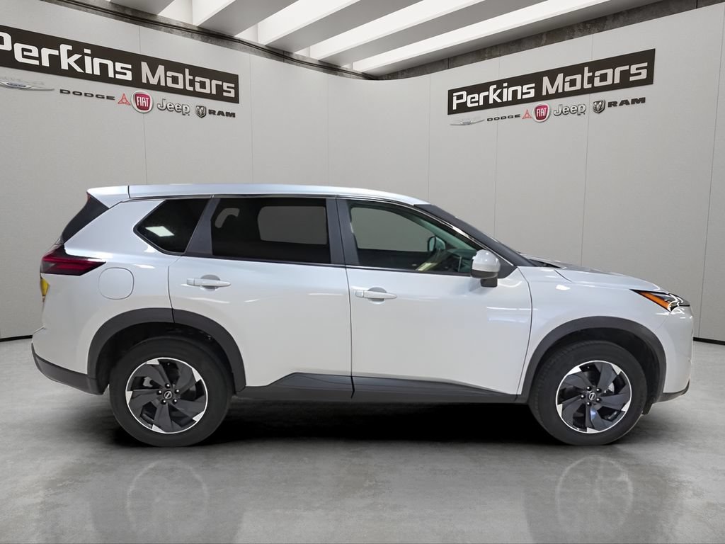 Used 2025 Nissan Rogue SV AWD/4WD image 6