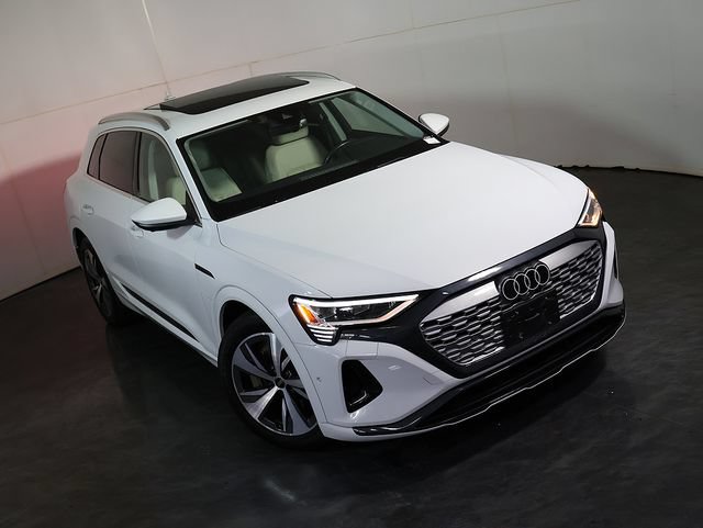 Used 2024 Audi Q8 e-tron Premium Plus w/ Premium Plus Package AWD/4WD image 7