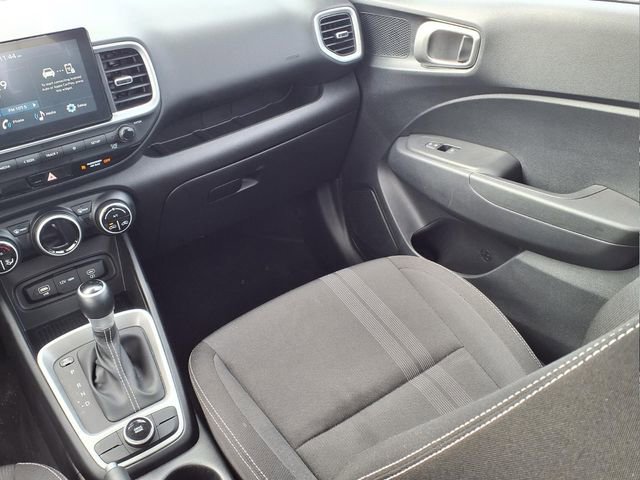Used 2025 Hyundai Venue SEL image 15