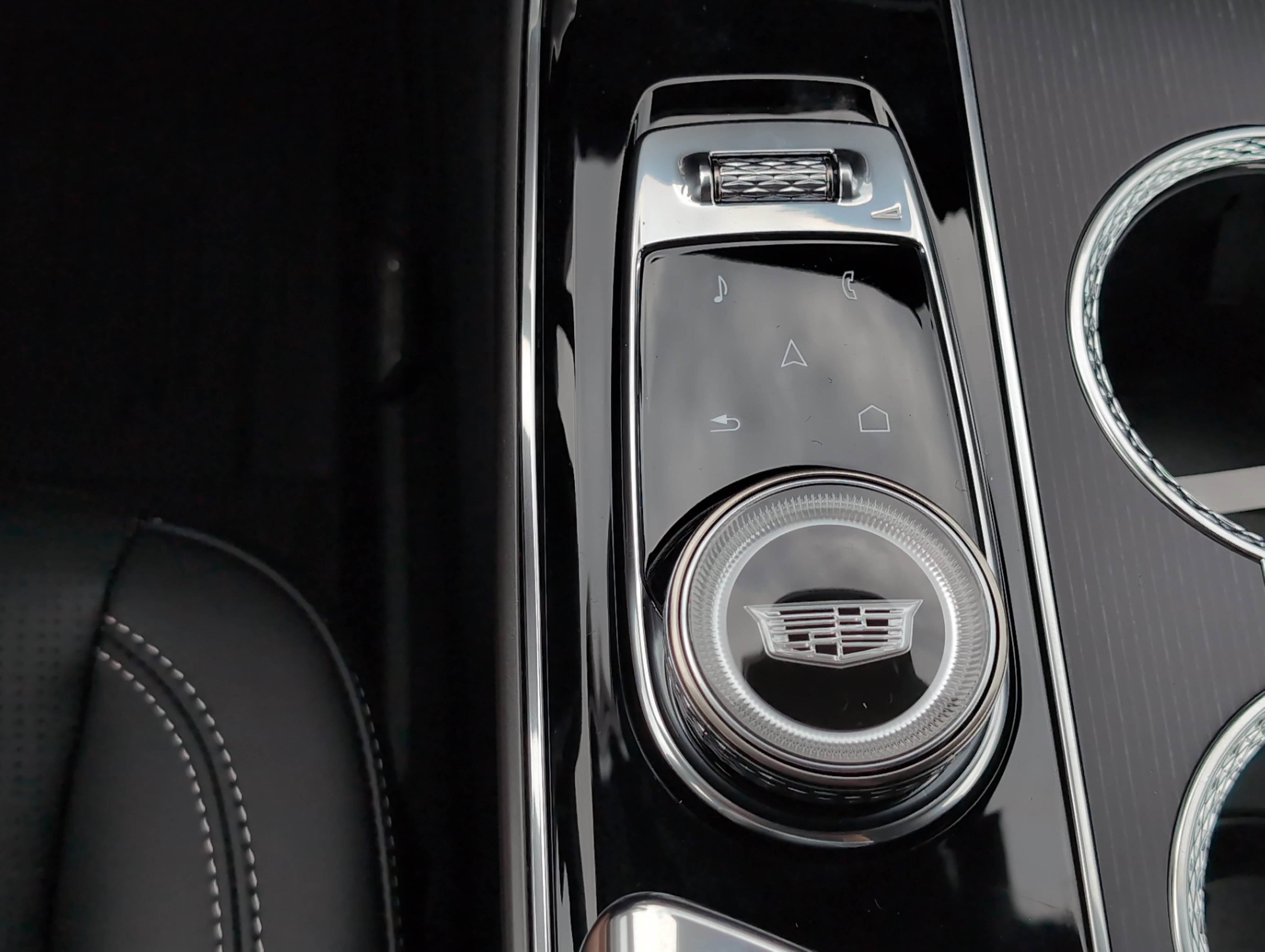 New 2026 Cadillac Lyriq V image 18