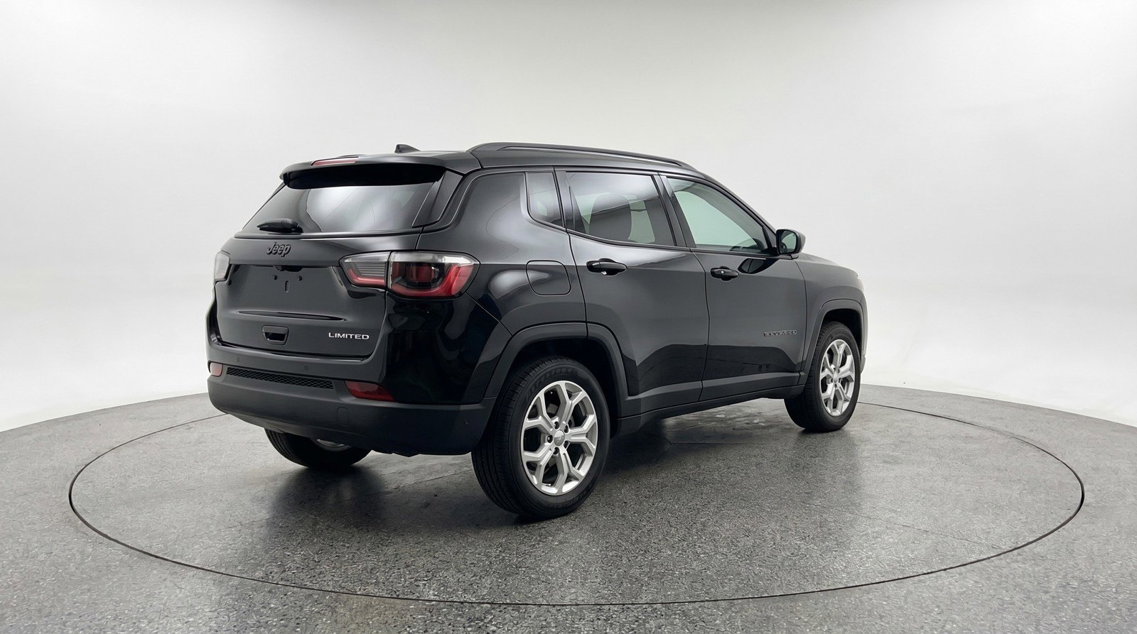 Used 2025 Jeep Compass Latitude AWD/4WD image 9