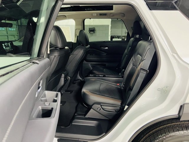 New 2025 Nissan Pathfinder Platinum image 25