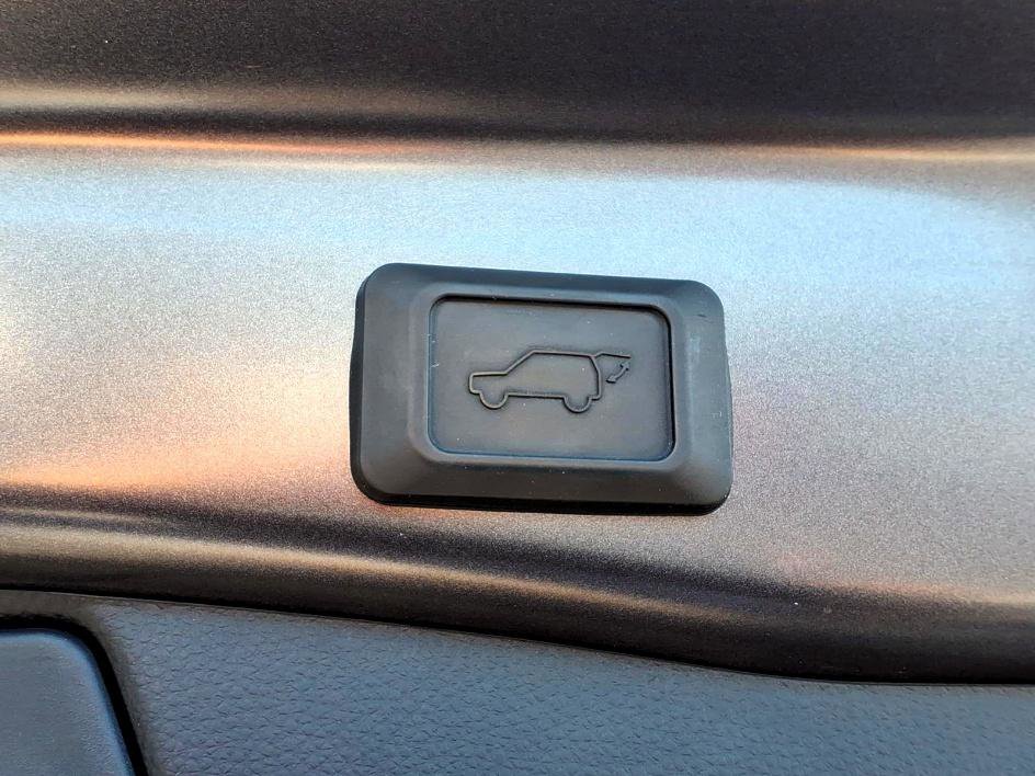 Used 2023 Toyota RAV4 XSE AWD/4WD image 8