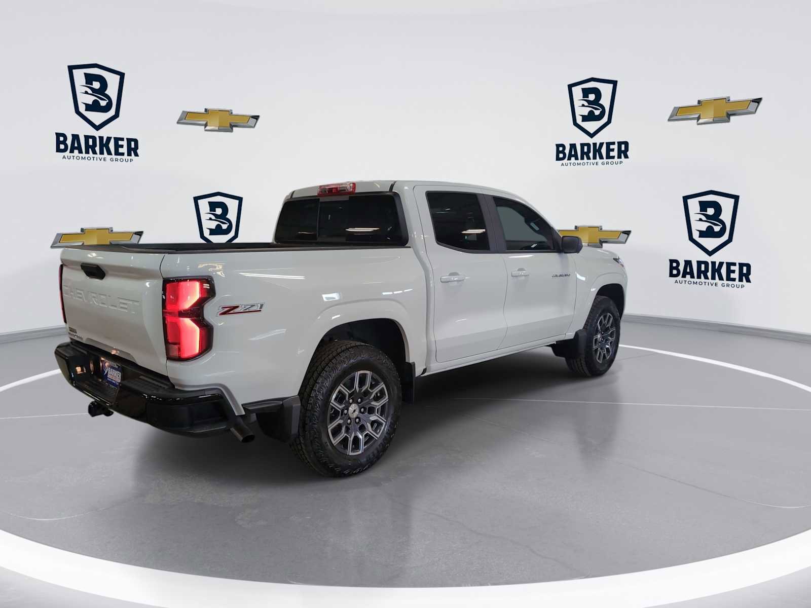 Used 2025 Chevrolet Colorado Z71 w/ Technology Package AWD/4WD image 8