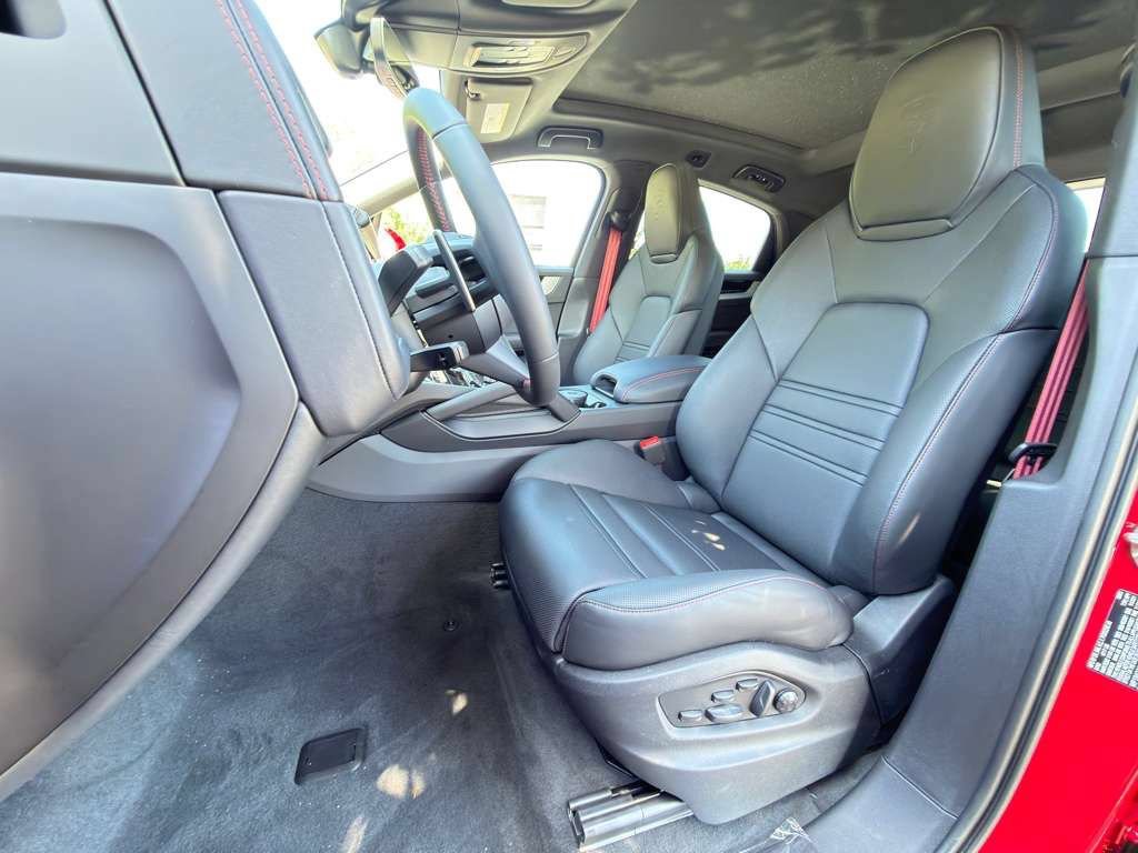 New 2026 Porsche Cayenne Coupe AWD/4WD image 5