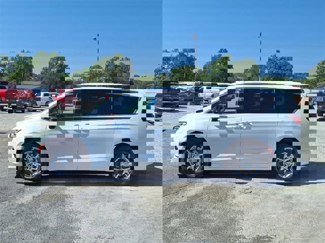 New 2026 Chrysler Pacifica Select image 25