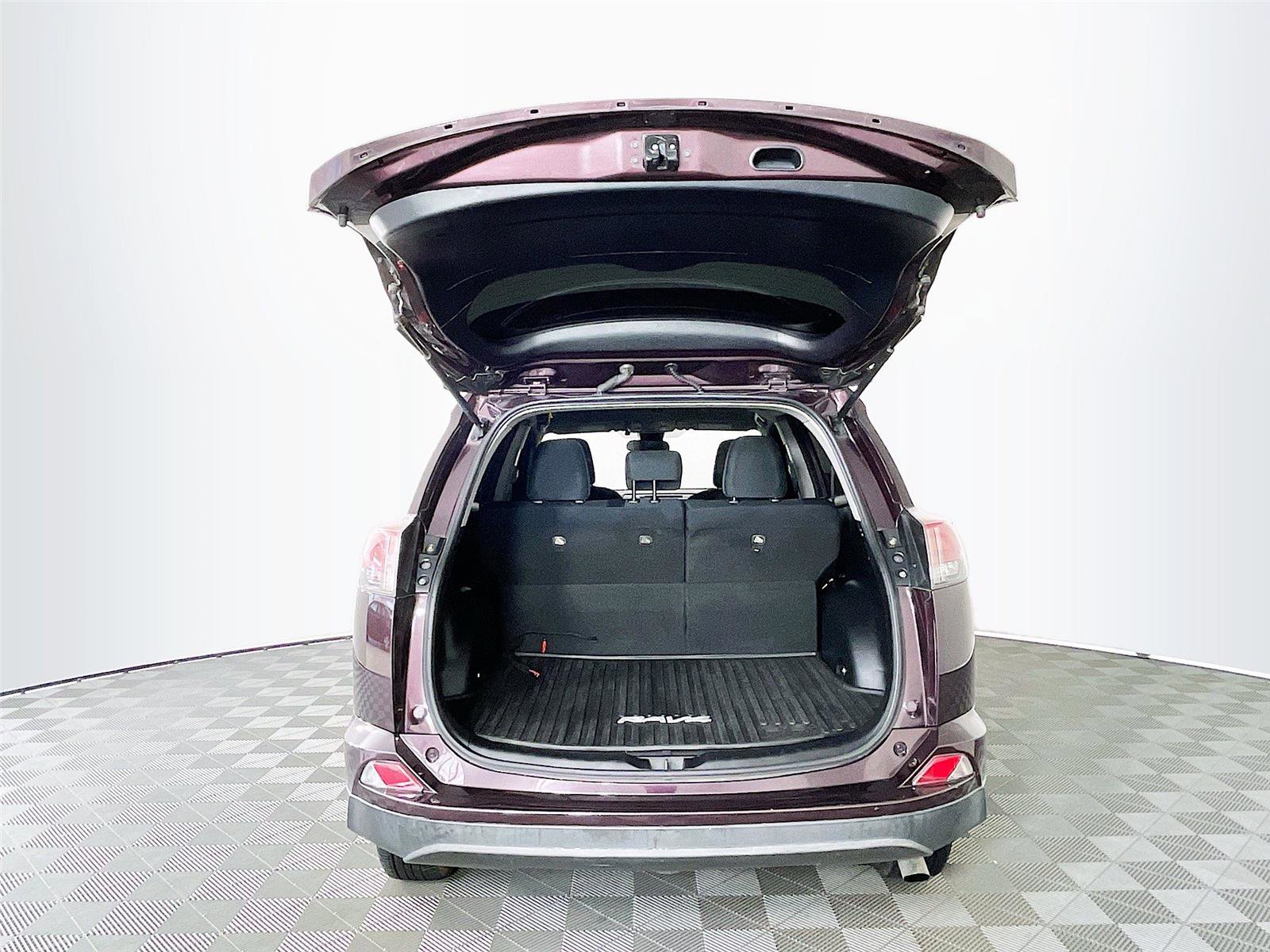 Used 2017 Toyota RAV4 LE image 27