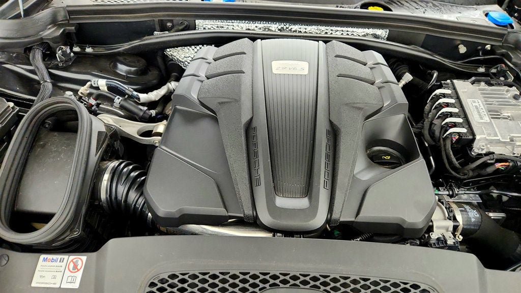 Used 2024 Porsche Macan S w/ Premium Plus Package AWD/4WD image 27