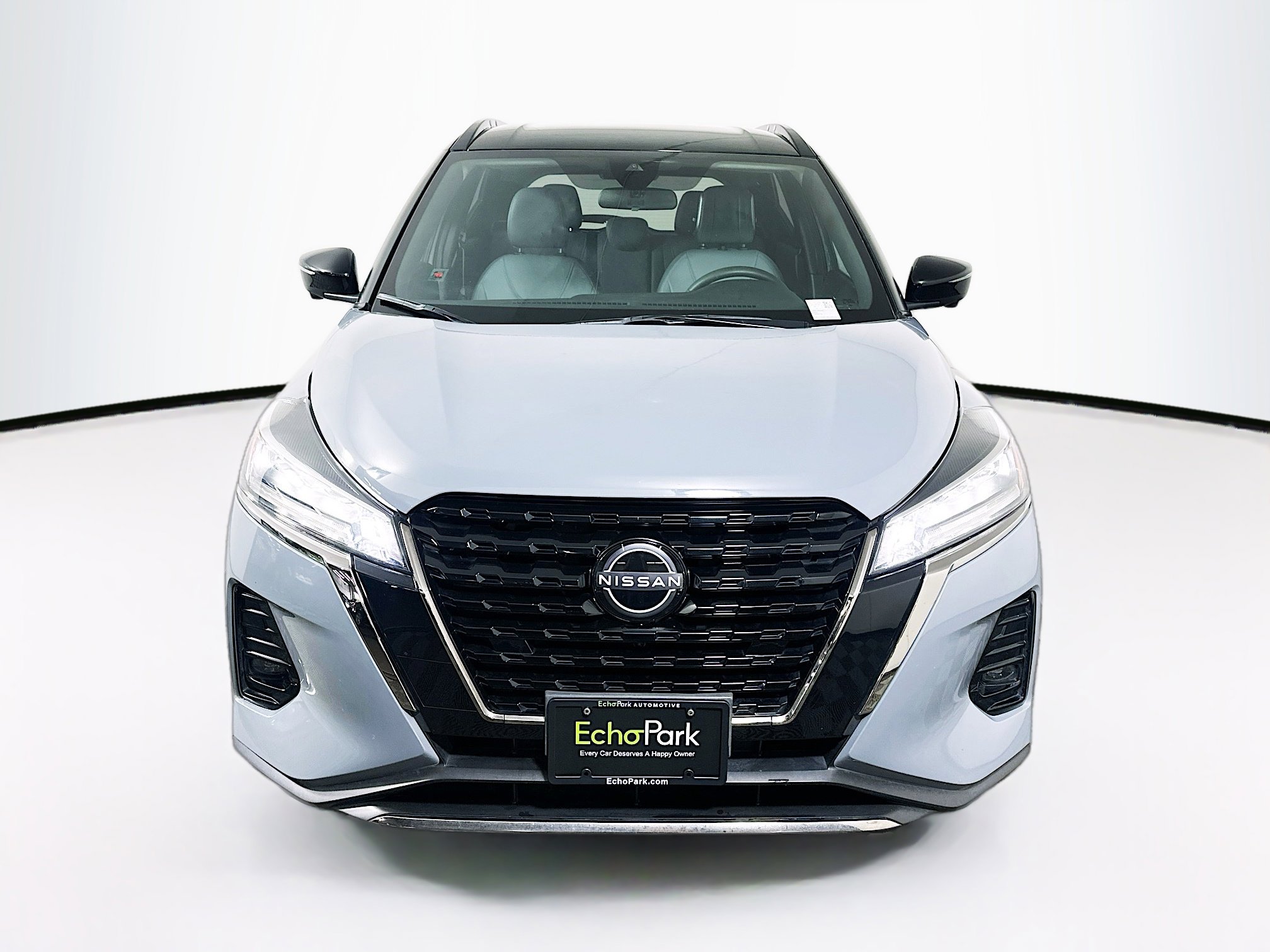 Used 2024 Nissan Kicks SR w/ SR Premium Package image 2