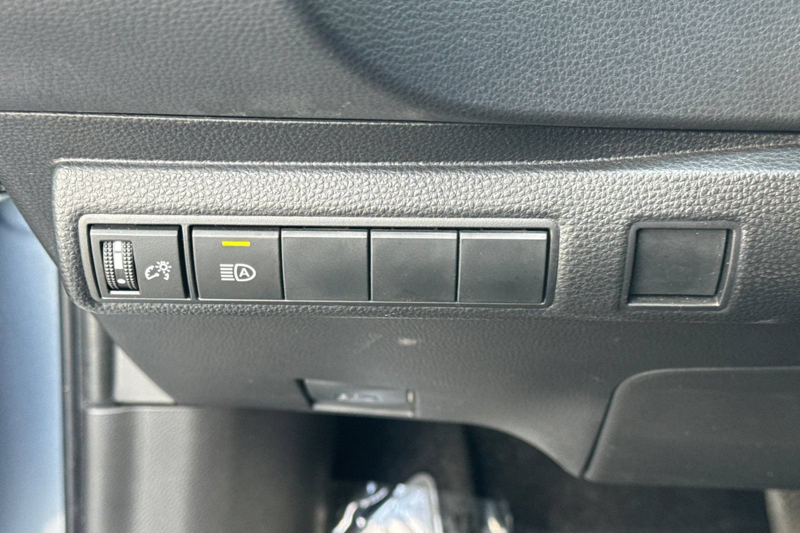 Certified 2024 Toyota Corolla SE w/ SE Premium Package FWD image 33