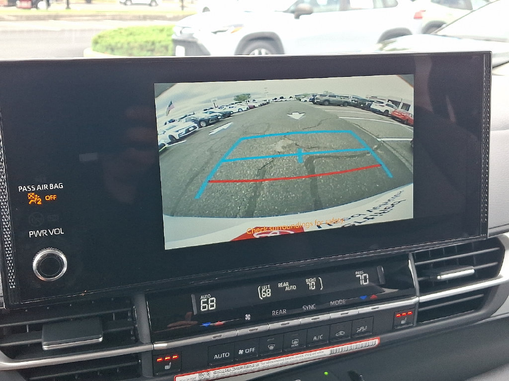 Certified 2026 Toyota Sienna XLE FWD image 21
